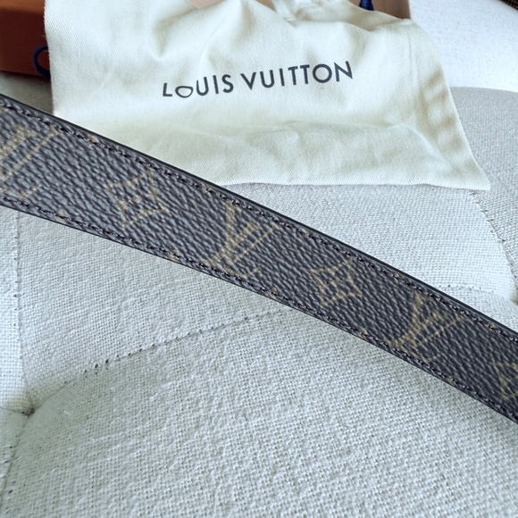 Louise Vuitton Iconic 25 mm Reversible Belt (Brand New) - Picture 12 of 14